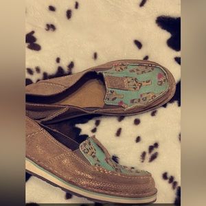 Women’s Ariat slip on shoe